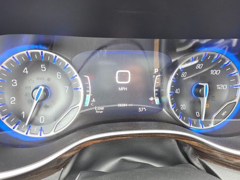 Used 2023 Chrysler Pacifica Limited FWD image 39