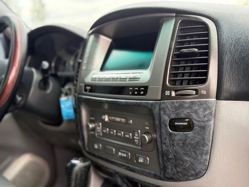 Used 2005 Toyota Land Cruiser AWD/4WD image 37