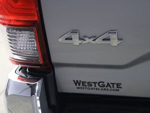 Used 2020 Toyota Tacoma SR5 AWD/4WD image 38