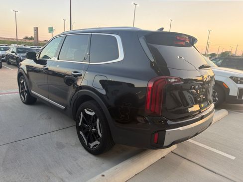 Used 2025 Kia Telluride S FWD image 6