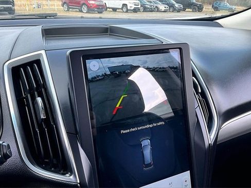 Used 2022 Ford Edge Titanium image 14