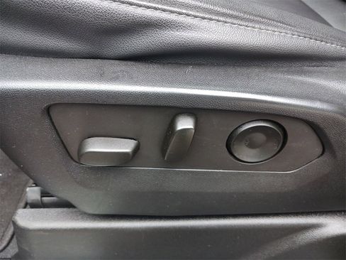 Used 2022 Chevrolet Tahoe Z71 w/ Luxury Package image 34