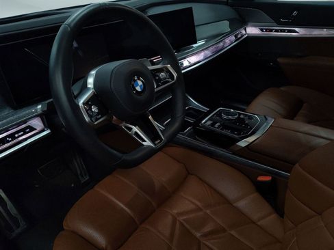 Used 2023 BMW 760i xDrive w/ Executive Package image 4