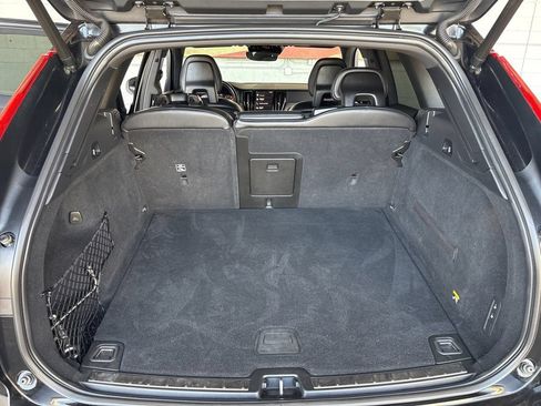 Used 2018 Volvo XC60 T6 R-Design w/ Convenience Package AWD/4WD image 19