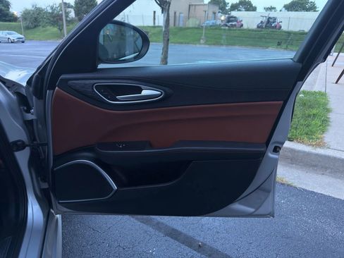 Used 2019 Alfa Romeo Giulia AWD image 22