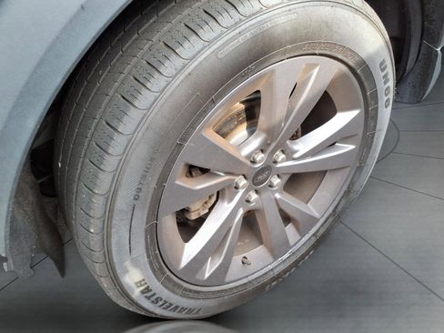 Used 2021 Ford Explorer XLT w/ Equipment Group 202A image 5