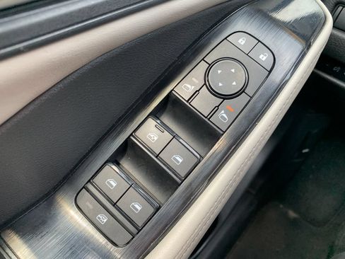 Used 2025 Nissan Rogue SV AWD/4WD image 20