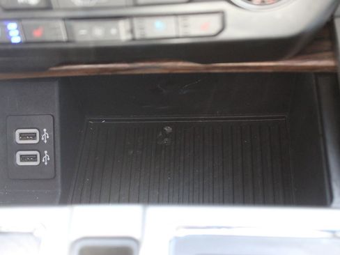 Used 2019 Ford F150 Lariat w/ Equipment Group 502A Luxury AWD/4WD image 38