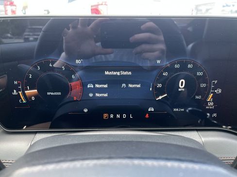 Used 2025 Ford Mustang Premium RWD image 32