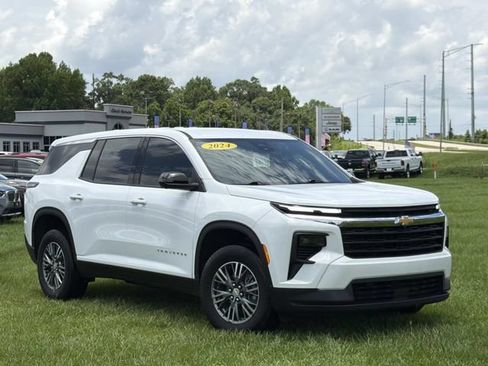 Used 2024 Chevrolet Traverse LS AWD/4WD image 15