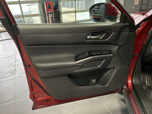 Used 2024 Nissan Pathfinder SL image 27