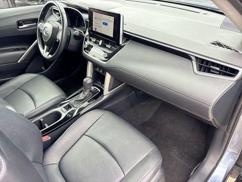 Used 2024 Toyota Corolla Cross XLE image 28
