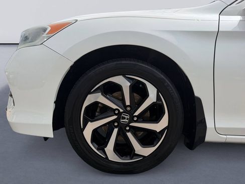 Used 2017 Honda Accord EX image 9