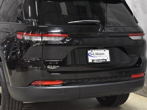 New 2025 Jeep Grand Cherokee Altitude w/ Trailer Tow Package image 9