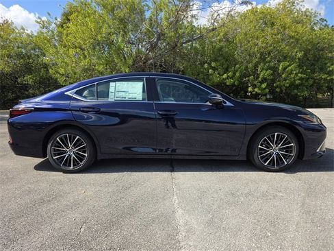 New 2025 Lexus ES 350 w/ Premium Package image 2