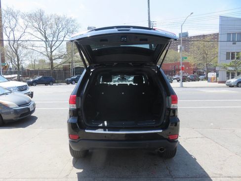 Used 2018 Jeep Grand Cherokee Limited image 9