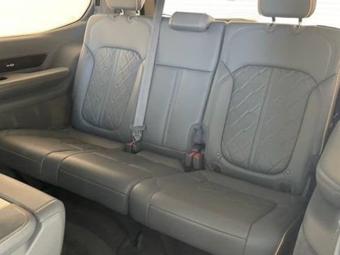 Used 2023 Jeep Grand Wagoneer Series III AWD/4WD image 44