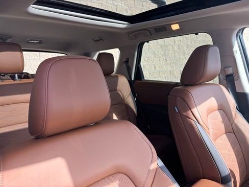 New 2025 Nissan Pathfinder Platinum w/ Black Appearance Package image 23