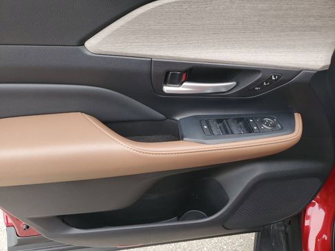 Certified 2024 Toyota Grand Highlander AWD image 22