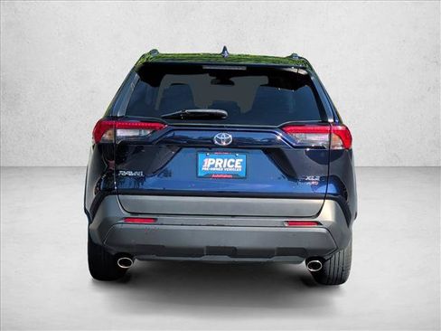 Used 2022 Toyota RAV4 XLE AWD/4WD image 6