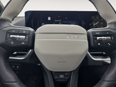 Certified 2025 Kia K4 GT-Line w/ GT-Line Premium Package FWD image 11