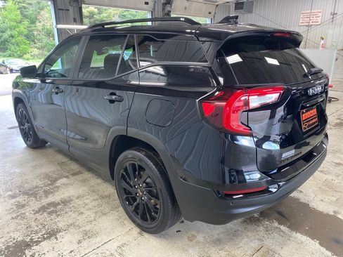 Used 2023 GMC Terrain SLE w/ Driver Convenience Package AWD/4WD image 10