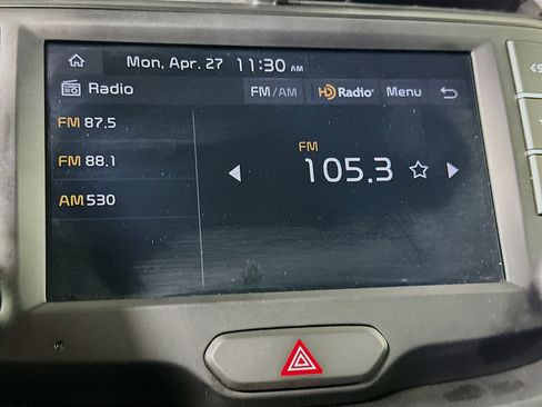 Used 2025 Kia Soul LX w/ LX Technology Package FWD image 21