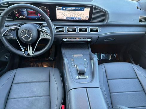 Used 2025 Mercedes-Benz GLS 450 4MATIC image 14