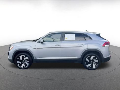 Used 2025 Volkswagen Atlas Cross Sport SE image 9