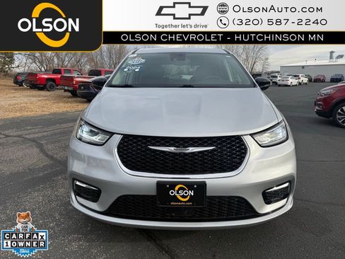 Used 2024 Chrysler Pacifica Touring-L image 8