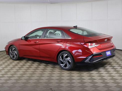 Used 2024 Hyundai Elantra Limited FWD image 11