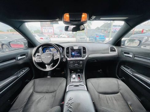Used 2019 Chrysler 300 Touring w/ Chrome Appearance Package RWD image 15