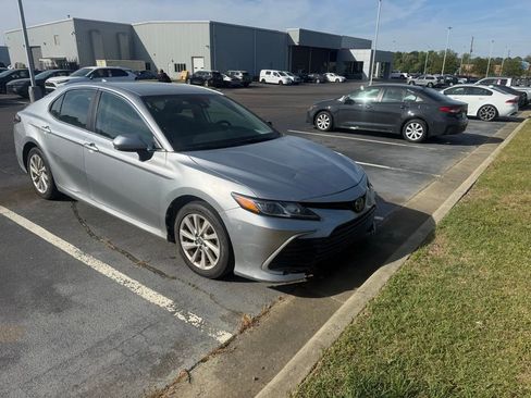 Used 2024 Toyota Camry LE image 2
