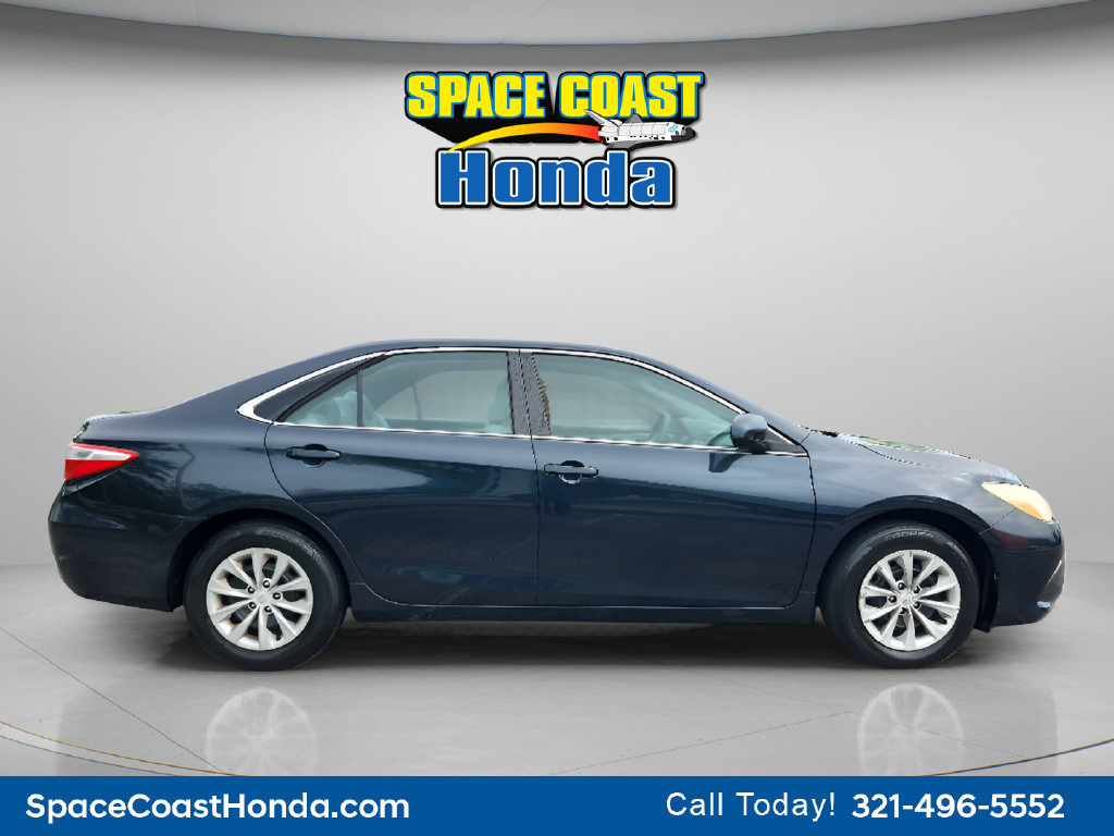 Used 2015 Toyota Camry LE FWD image 2