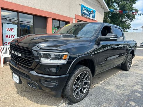 Used 2019 RAM 1500 Laramie AWD/4WD image 2