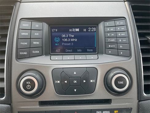 Used 2015 Ford Taurus SEL image 24