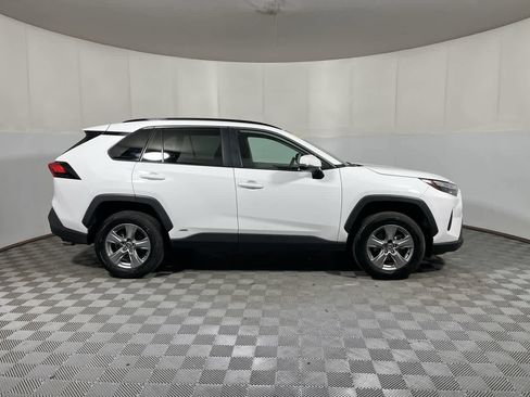Used 2025 Toyota RAV4 XLE AWD/4WD image 9