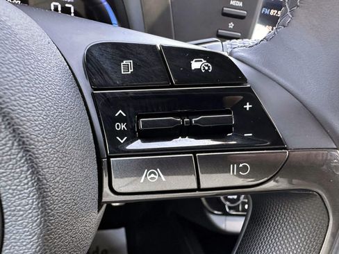 Used 2025 Hyundai Elantra Sport FWD image 18