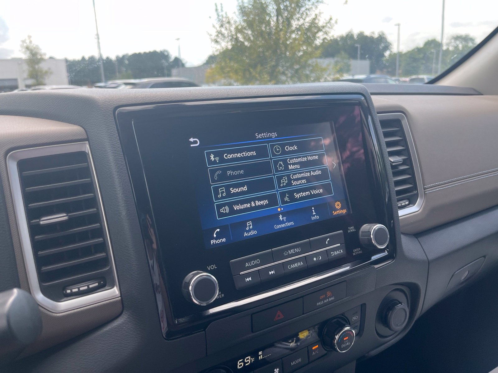Used 2023 Nissan Frontier SV w/ Technology Package RWD image 25