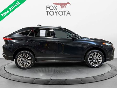 Used 2024 Toyota Venza XLE image 7
