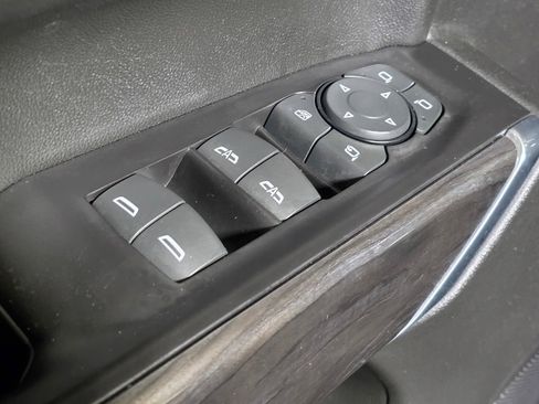Used 2019 Chevrolet Silverado 1500 LTZ w/ LTZ Convenience Package AWD/4WD image 23
