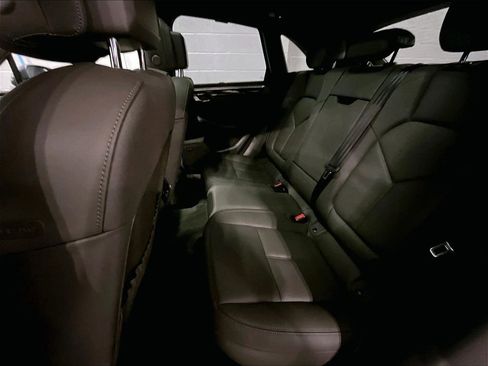 Certified 2024 Porsche Macan image 22