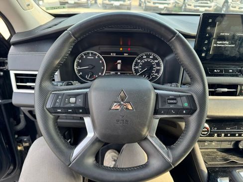 Used 2025 Mitsubishi Outlander SE FWD image 13
