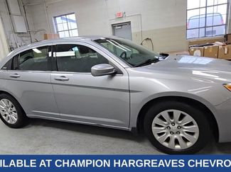 Used 2014 Chrysler 200 LX video 2