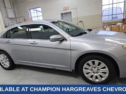 Used 2014 Chrysler 200 LX image 2
