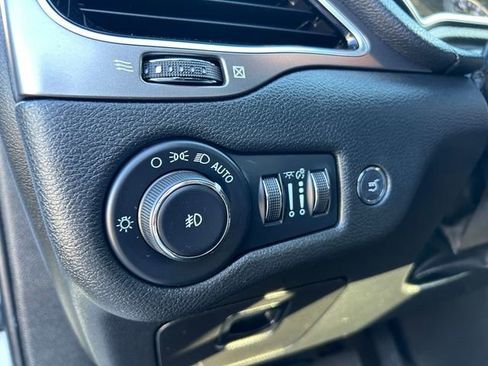 Used 2022 Jeep Cherokee Limited image 22