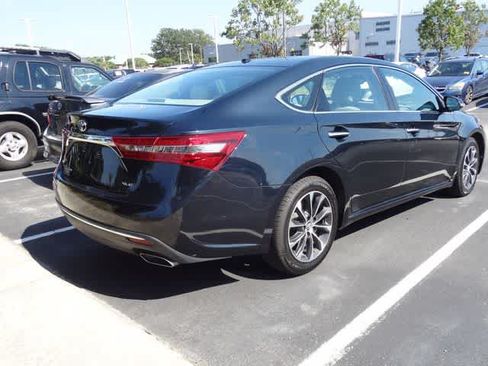 Used 2017 Toyota Avalon XLE Premium w/ All Weather Liner Package FWD image 6