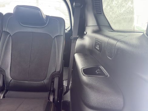 Used 2024 Jeep Grand Cherokee L Altitude image 34