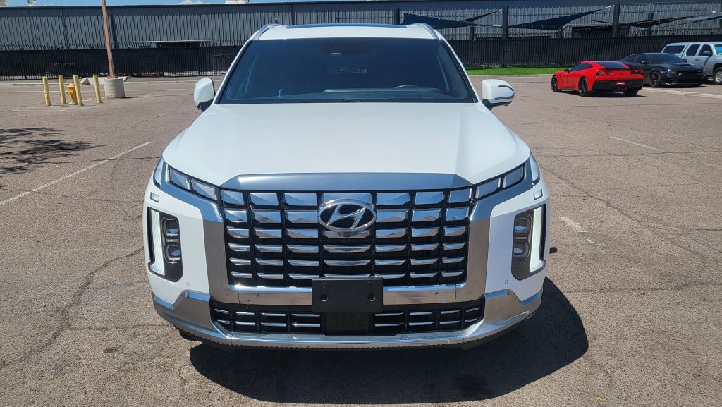 Used 2025 Hyundai Palisade Calligraphy FWD image 3