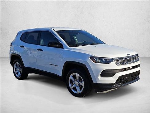 Used 2023 Jeep Compass Sport image 3